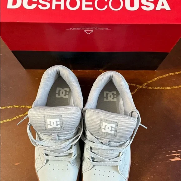 DC Shoes Light green with Khaki soles. Mens Skate shoes worn 1 time. - Picture 5 of 8